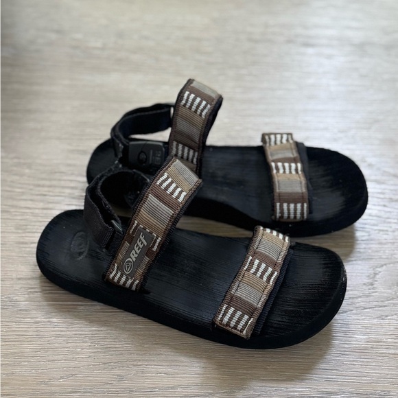 REEF women’s black Velcro strap outdoor walking hiking soft sole shoes sandals 7 - Picture 2 of 8